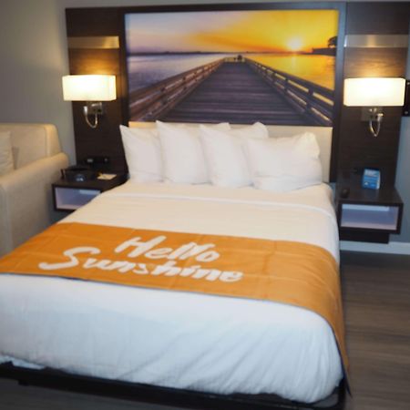 Days Inn By Wyndham Galt - Elk Grove South Eksteriør billede