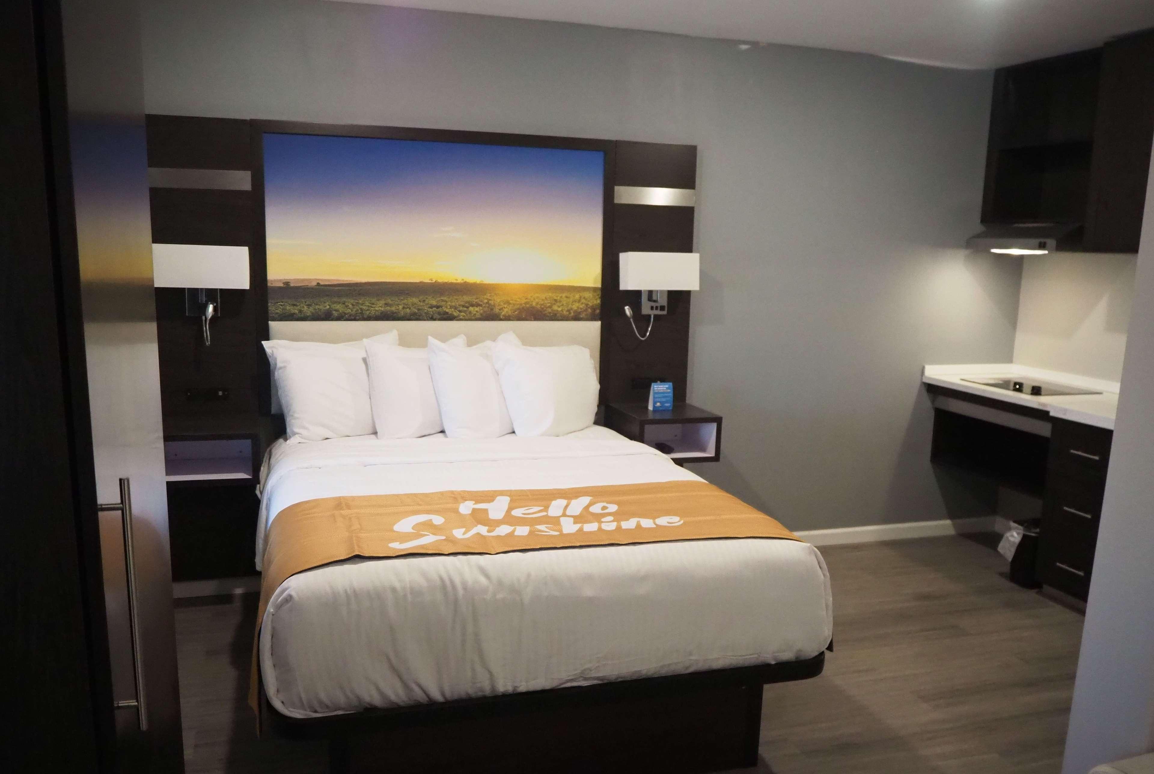 Days Inn By Wyndham Galt - Elk Grove South Eksteriør billede