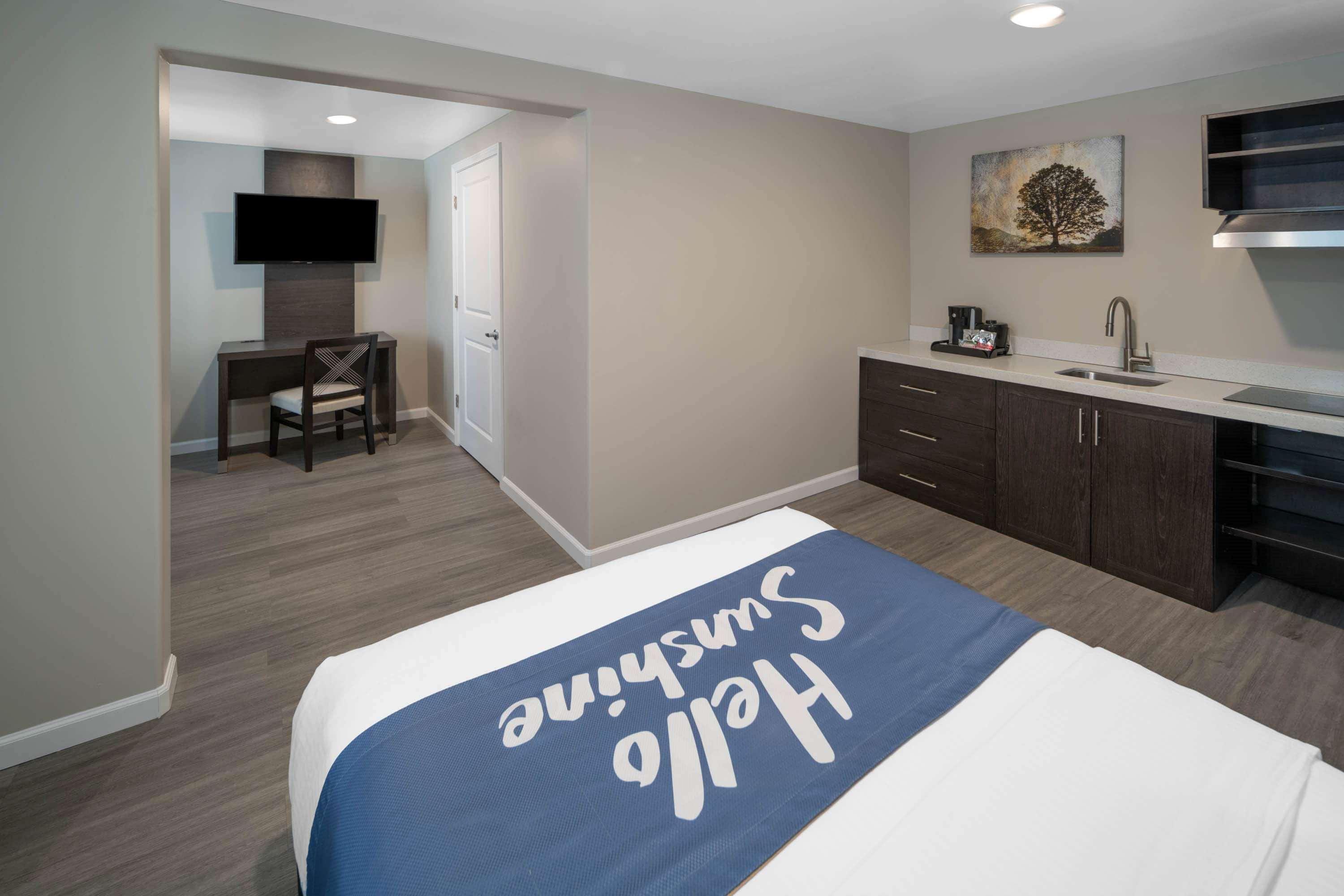 Days Inn By Wyndham Galt - Elk Grove South Eksteriør billede