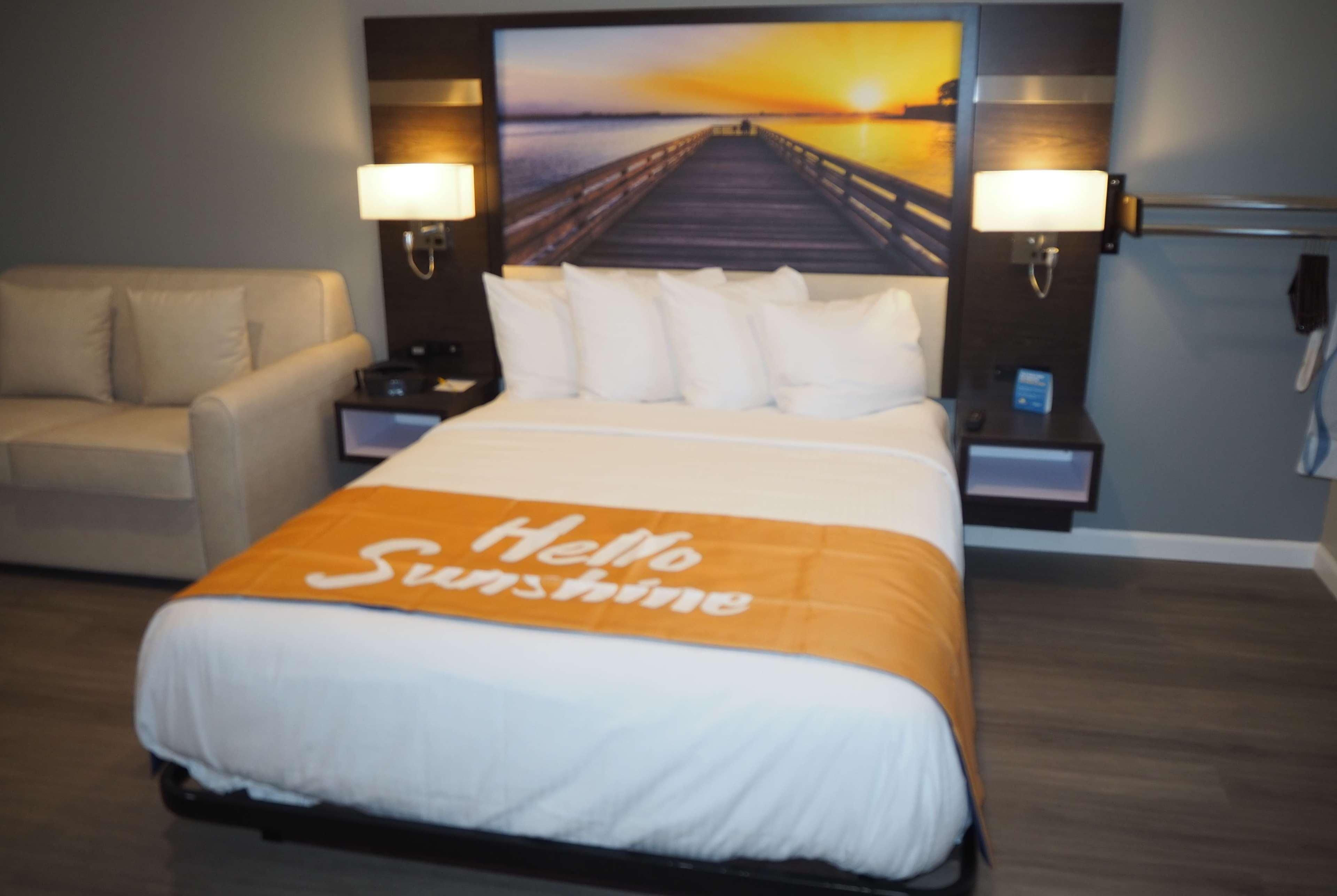 Days Inn By Wyndham Galt - Elk Grove South Eksteriør billede