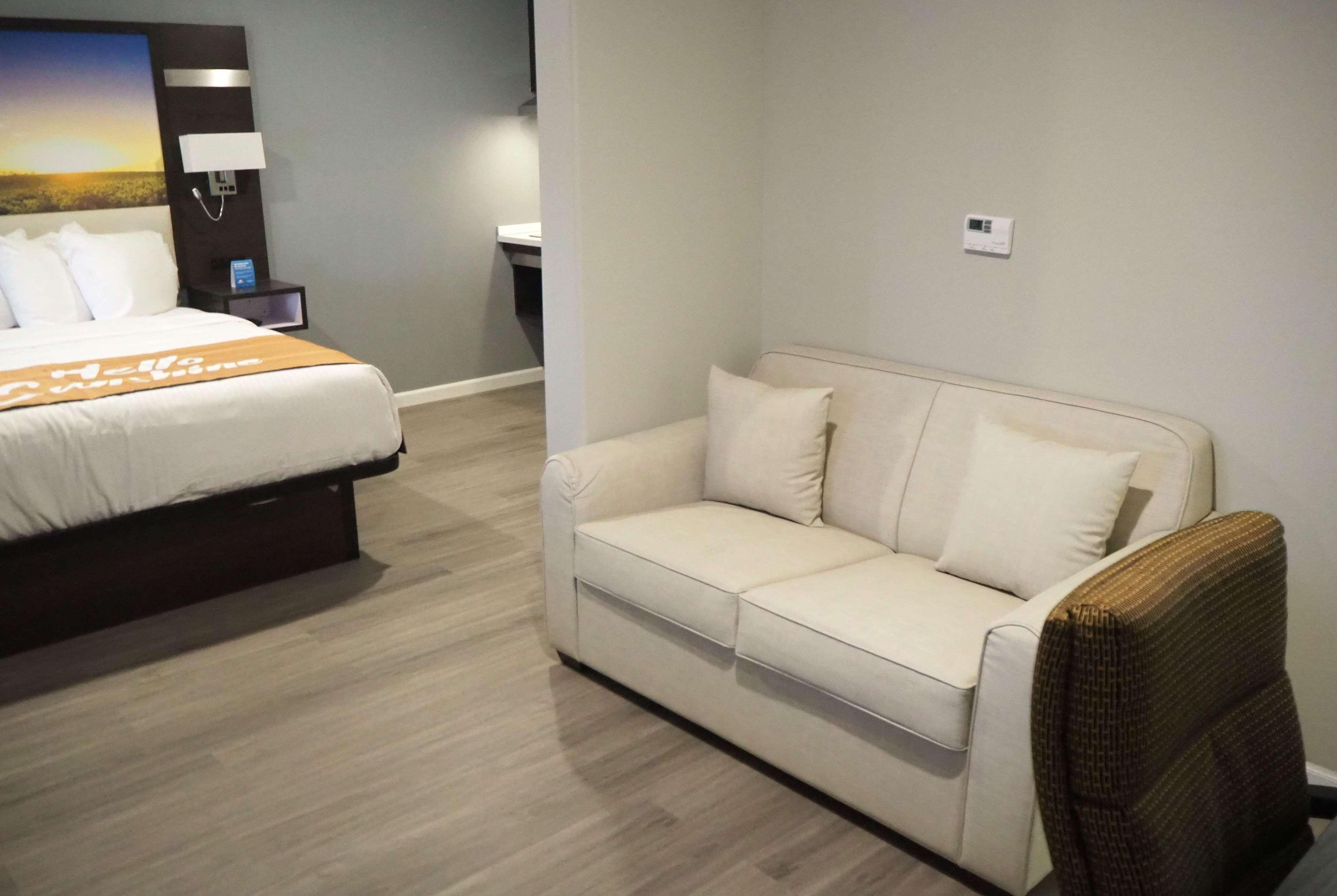 Days Inn By Wyndham Galt - Elk Grove South Eksteriør billede