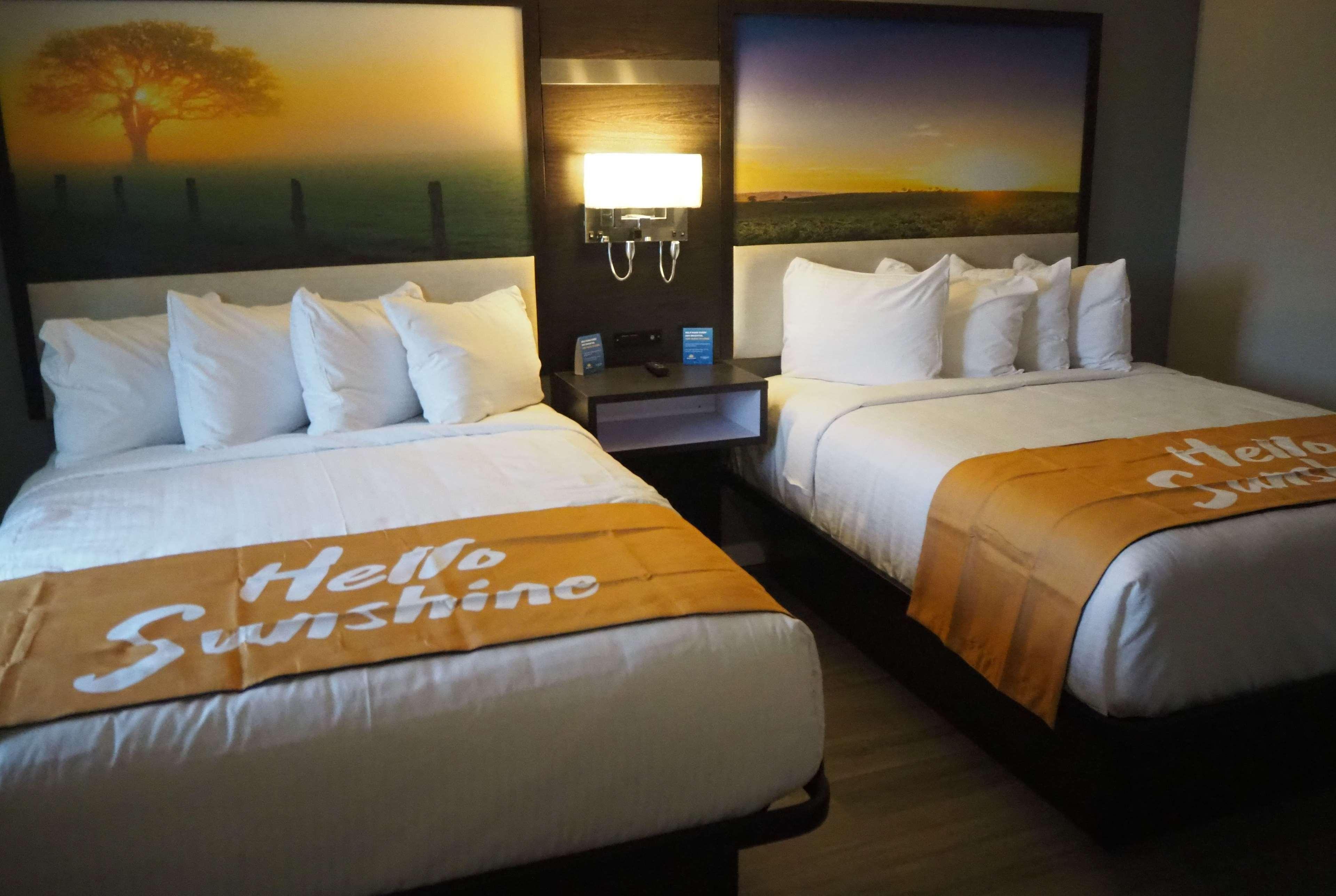 Days Inn By Wyndham Galt - Elk Grove South Eksteriør billede