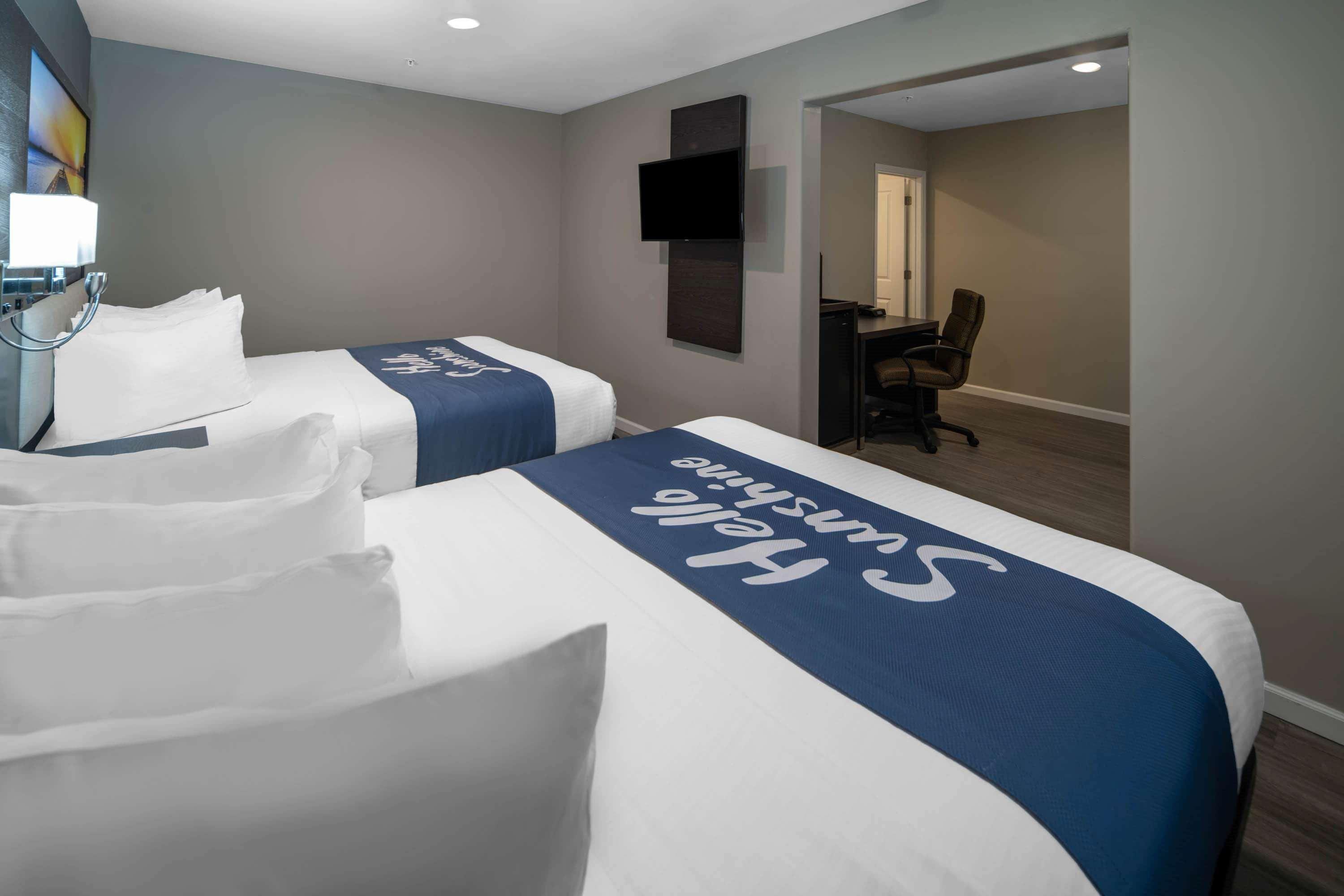 Days Inn By Wyndham Galt - Elk Grove South Eksteriør billede