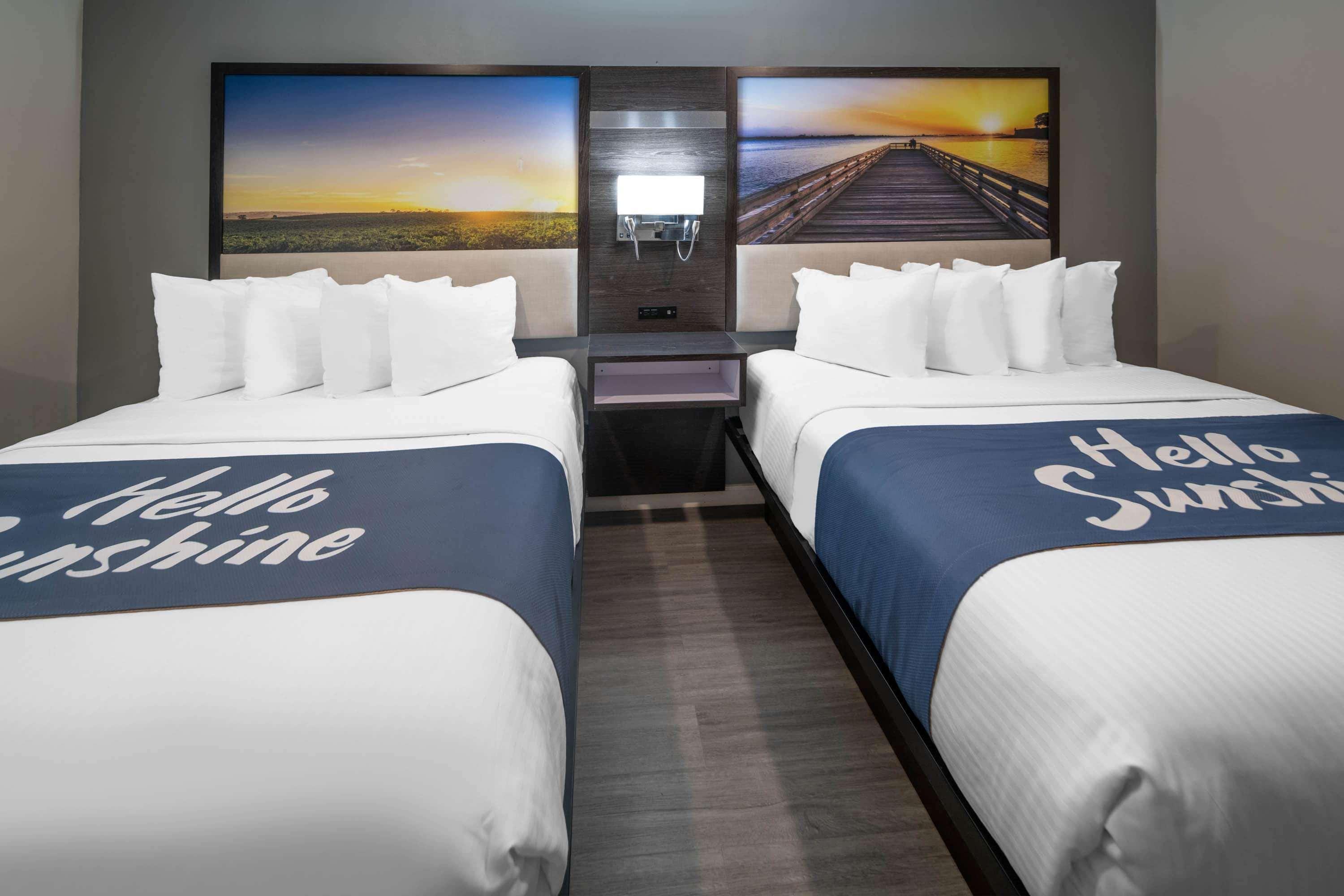 Days Inn By Wyndham Galt - Elk Grove South Eksteriør billede